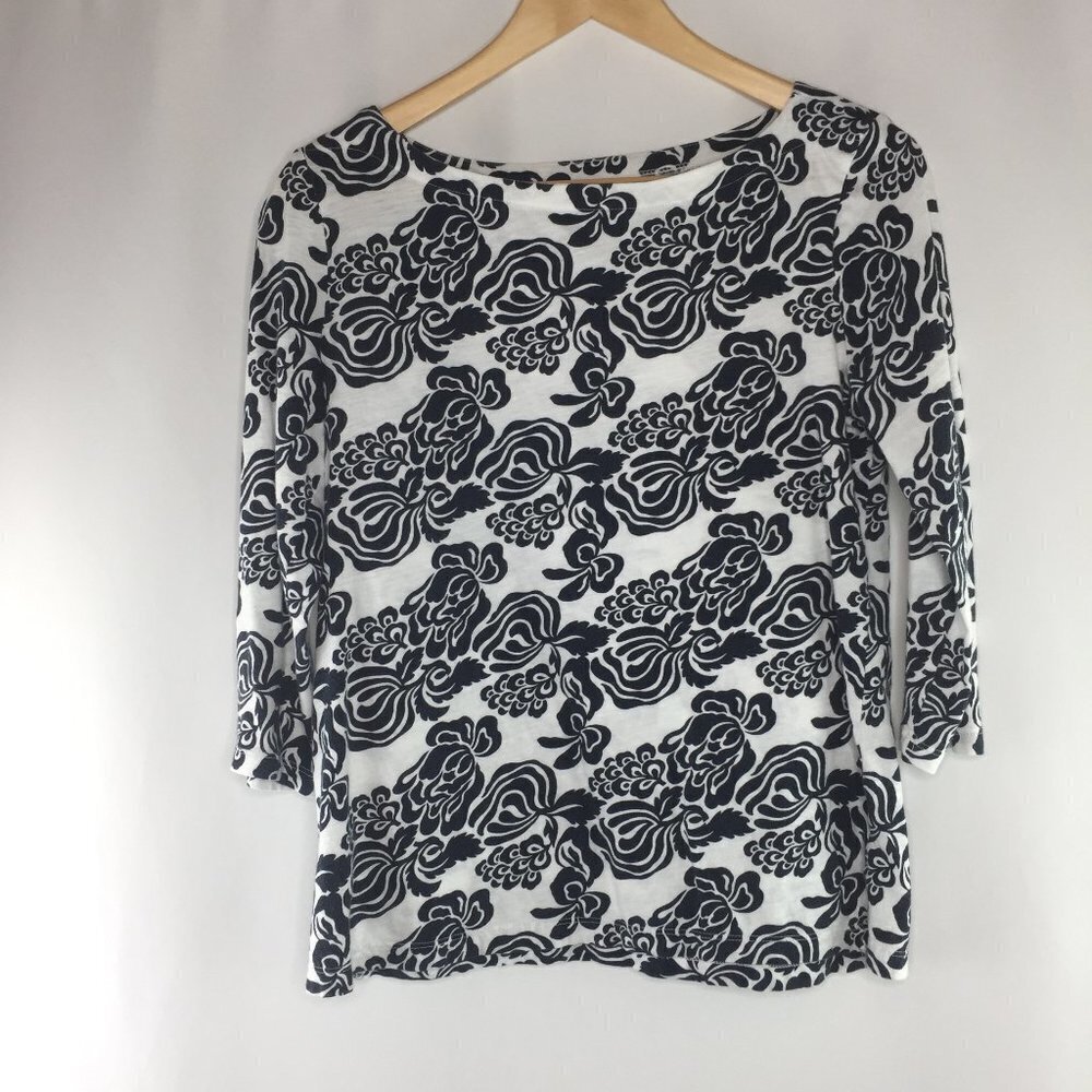 LOFT 3/4 sleeved black white rose print floral 3/4 sleeve scoop neck top, sz med